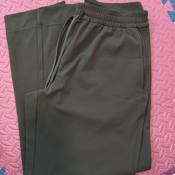 Lululemon Tapered- Leg Mid-Rise 7/8 Pant *Luxtreme Lululemon Color IRBU, Size S - Picture 4 of 5